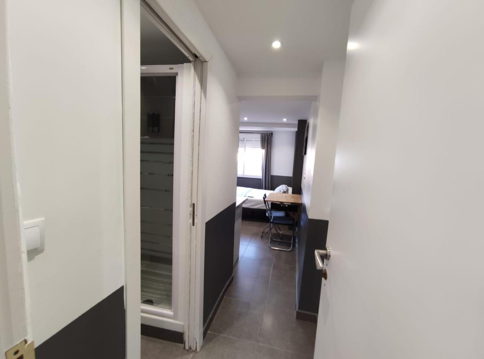Estudios Hl Frente Al Metro Barcelona-Aeropuerto 略夫雷加特河畔奥斯皮塔莱特 外观 照片